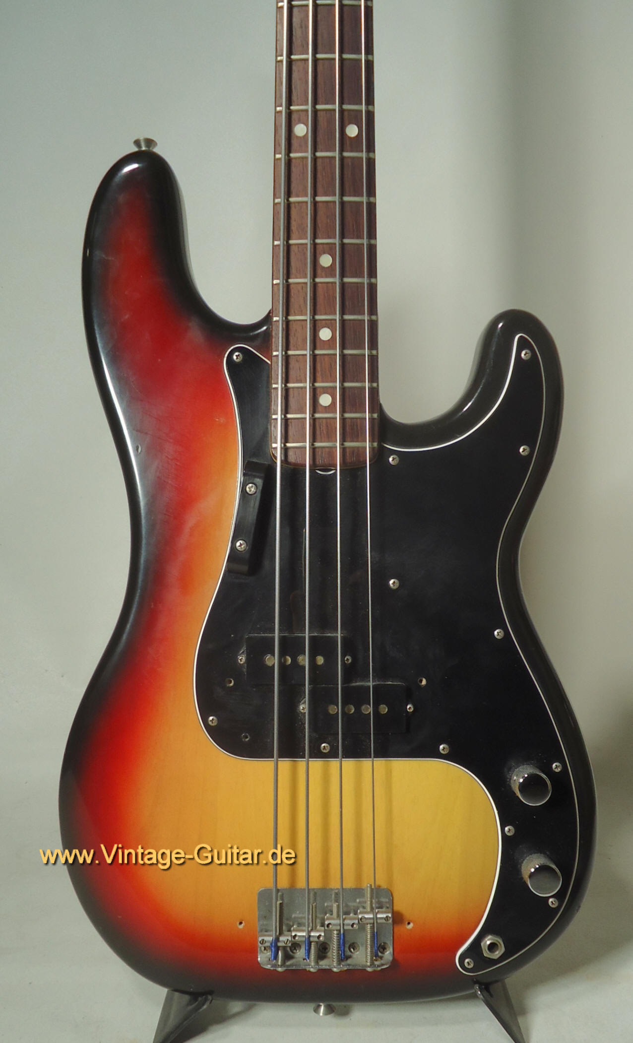 Fender Precision Bass 1974 sunburst aab.jpg